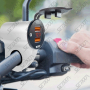 CHARGEUR 2 USB AVEC CHARGE RAPIDE ET VOLTMÈTRE POUR MOTO - ALUMINIUM